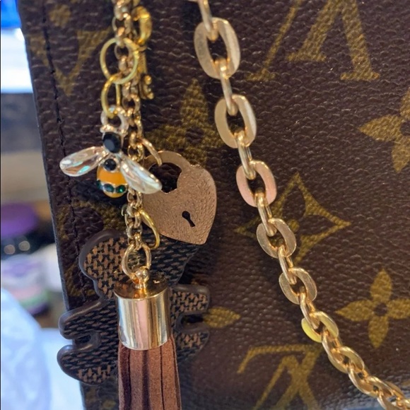 💙AUTH LV POCHETTE GM FAB 7.80”L 💙 - Picture 4 of 13